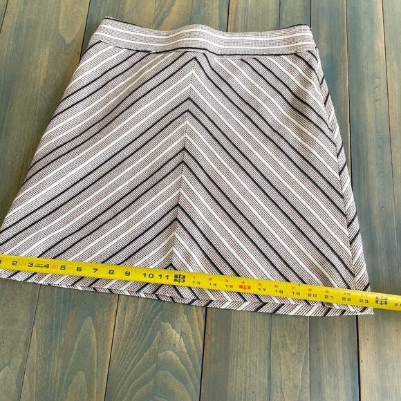Ann Taylor LOFT Chevron Textured Mini Skirt Pink Black White - Size 10 (R8) - Picture 6 of 9